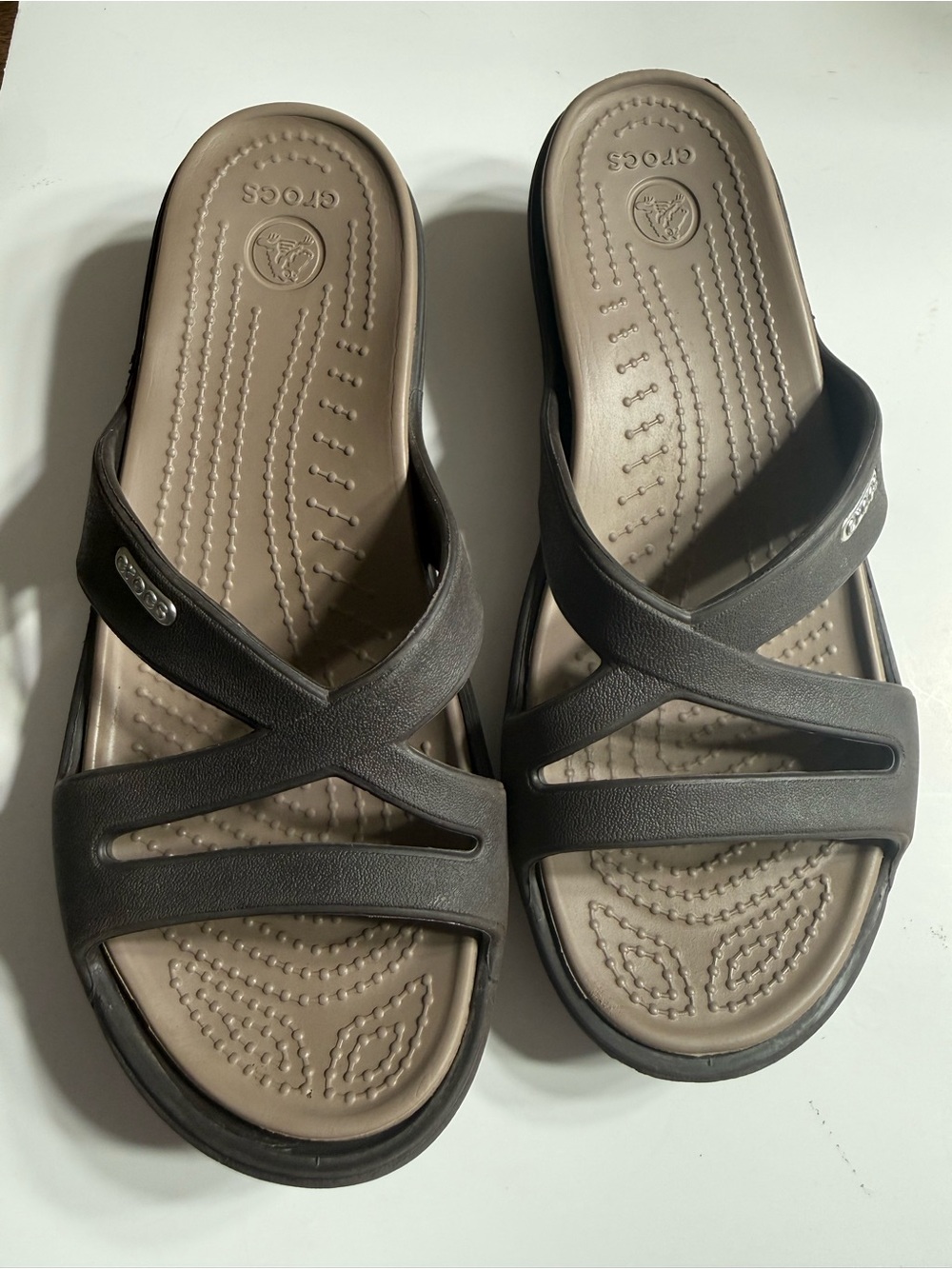 CROCS Two-Tone Brown Slip-On Sandals W 6